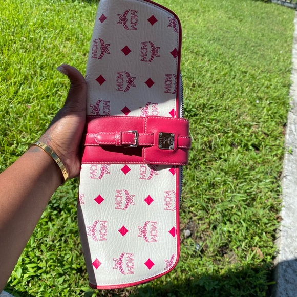 Authentic Mcm Fuchsia baguette bag - Picture 6 of 8